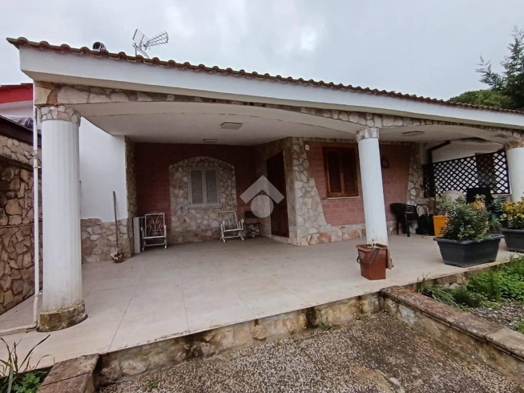 Villetta a schiera a Cassano delle murge in Zona Lagogemolo - Foto 2