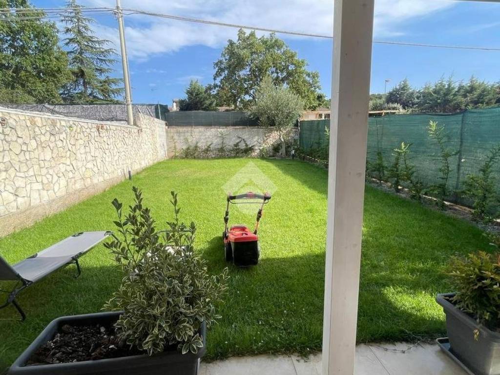 Villetta a schiera a Cassano delle murge in Zona Lagogemolo - Foto 4