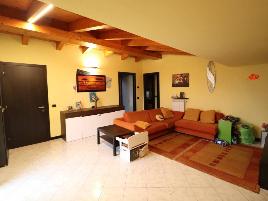 Appartamento a Limido comasco in Via Eugenio Montale - Foto 5