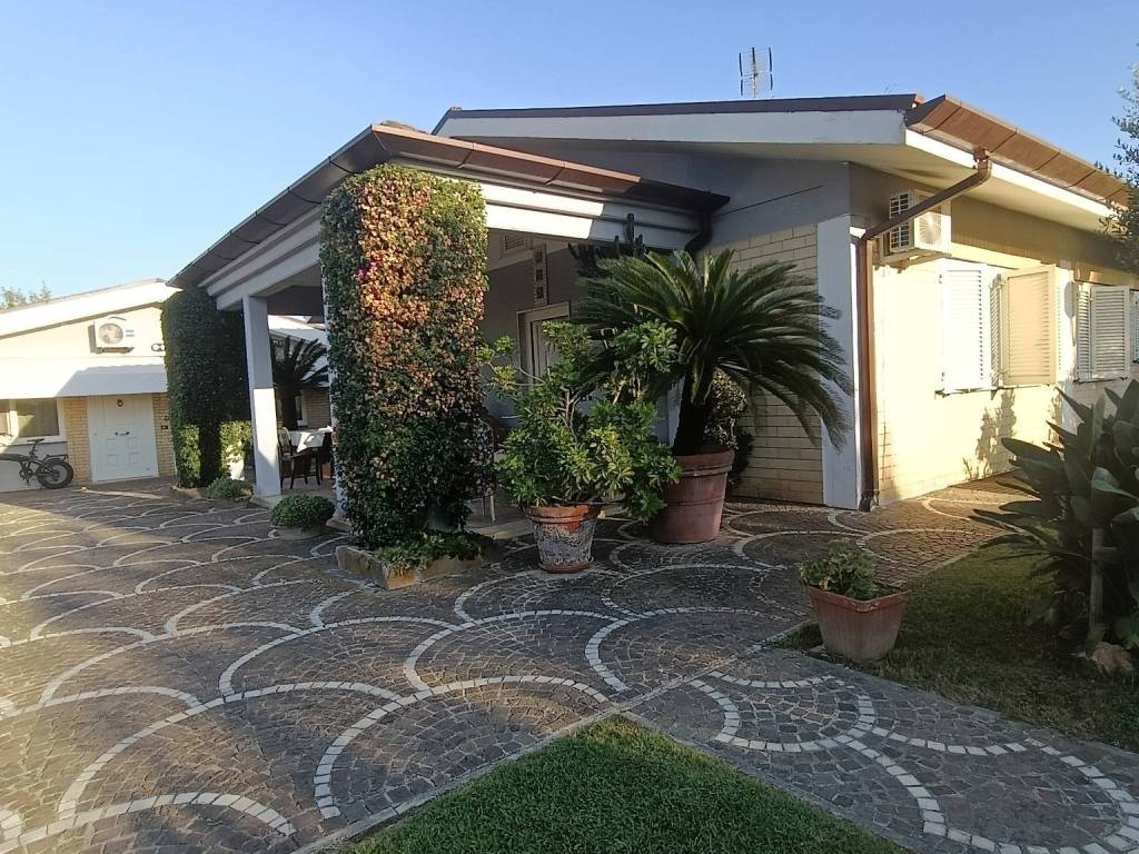 Villa a Latina in Via Ottone Rosai - Foto 3