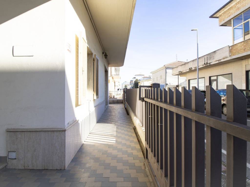 Appartamento a Alba adriatica in VIA GARIBALDI, 61 - Foto 2