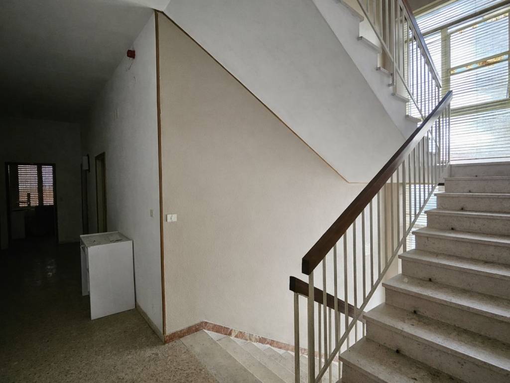 Palazzo / stabile a Rimini in Viale Regina Margherita, 129 - Foto 4