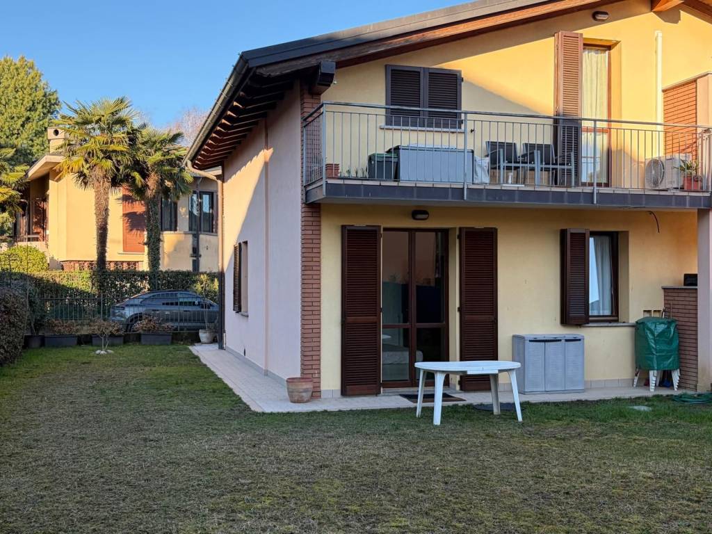 Appartamento a Buguggiate in Via 25 Aprile, 3 - Foto 2