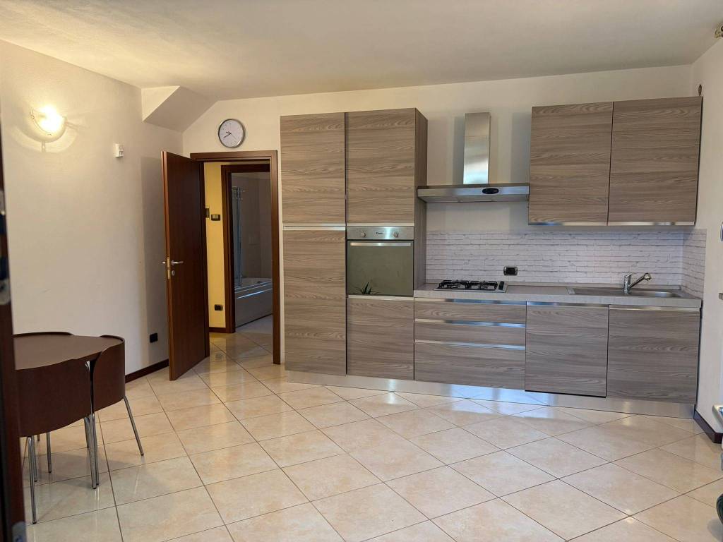 Appartamento a Buguggiate in Via 25 Aprile, 3 - Foto 5