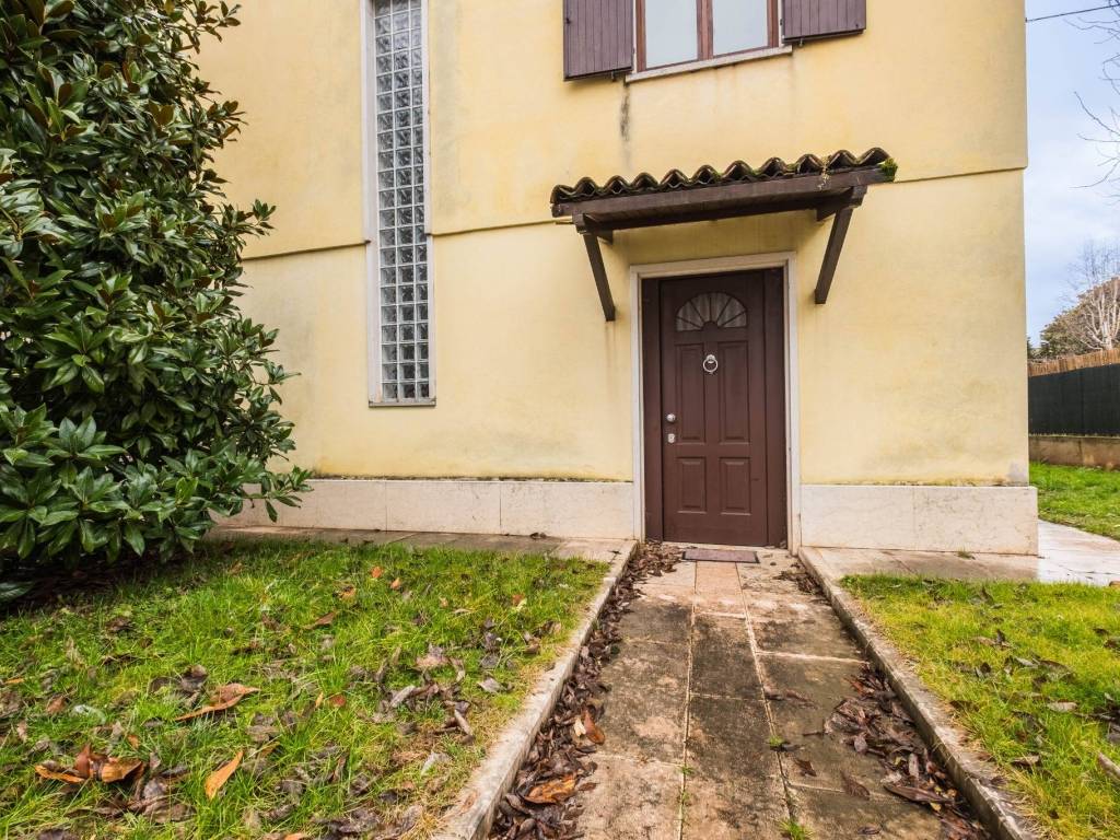 Villa a Verona in Via Brigata Piemonte, 28 - Foto 3