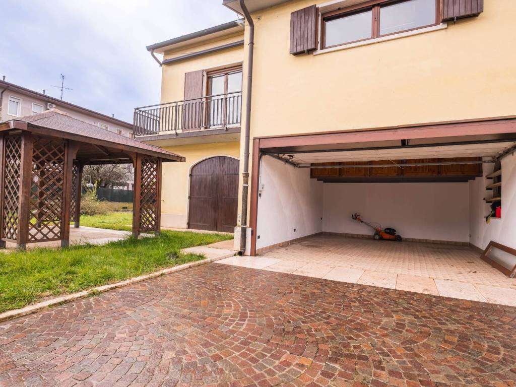 Villa a Verona in Via Brigata Piemonte, 28 - Foto 5