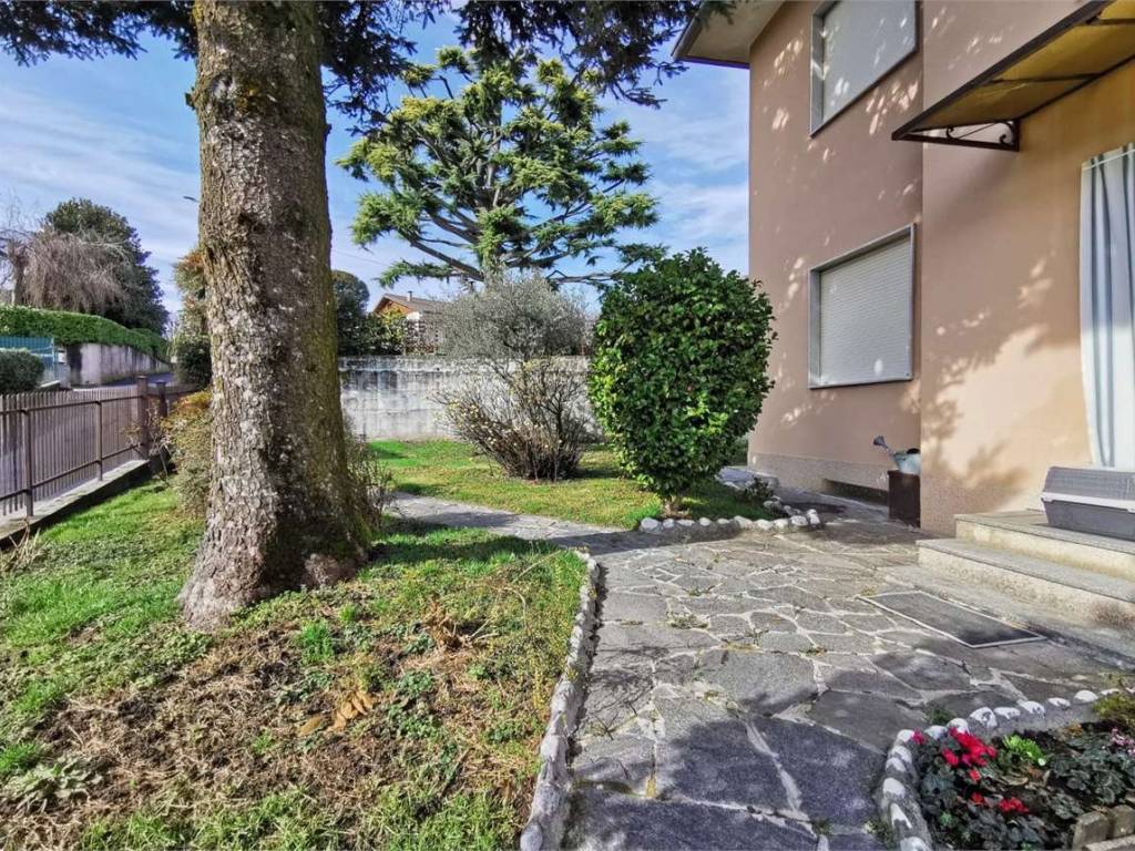 Appartamento a Lipomo in via verdi, 147 - Foto 2