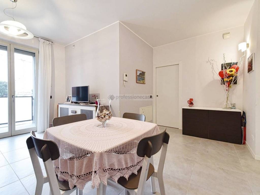 Appartamento a Carate brianza in Via Verona, 5 - Foto 2