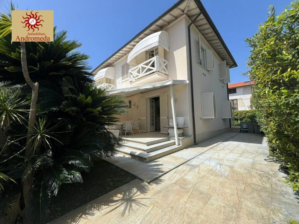 Villa a Forte dei marmi in Piazza Guglielmo Marconi - Foto 2