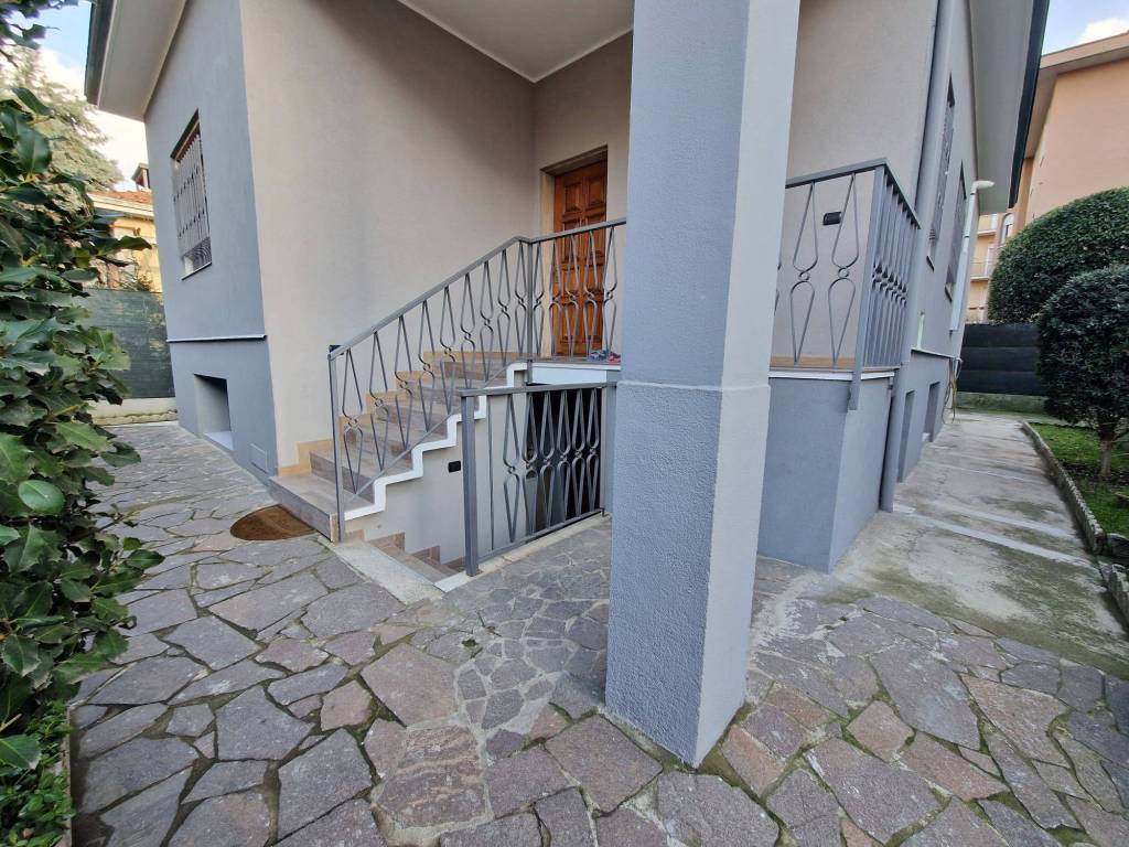 Villa a Cesano boscone in Via Edmondo De Amicis, 20 - Foto 2