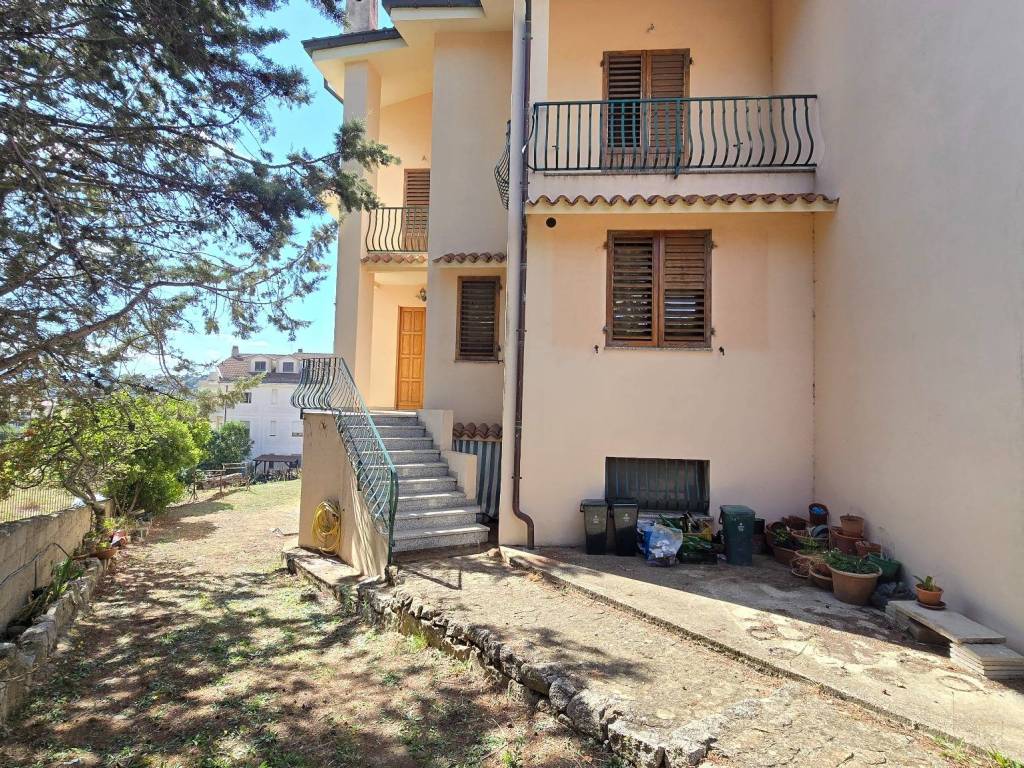 Villa a Nuoro in Via Oggiano - Foto 2