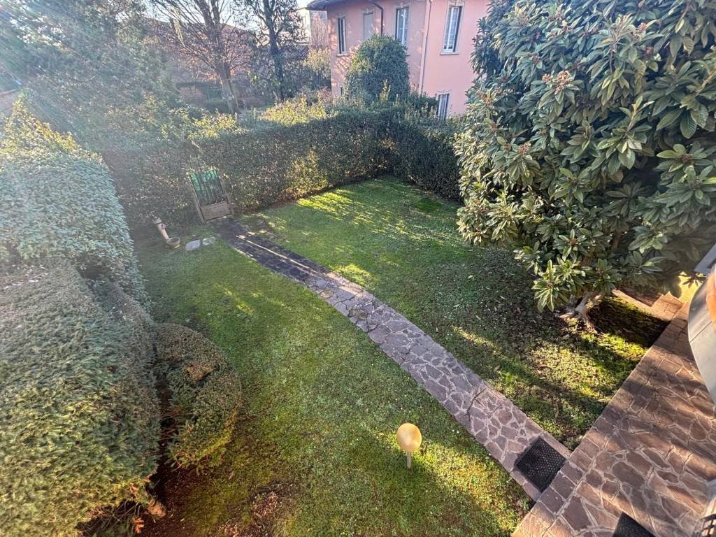 Villa a Giussano in Viale Piave Silvio Pellico - Foto 2
