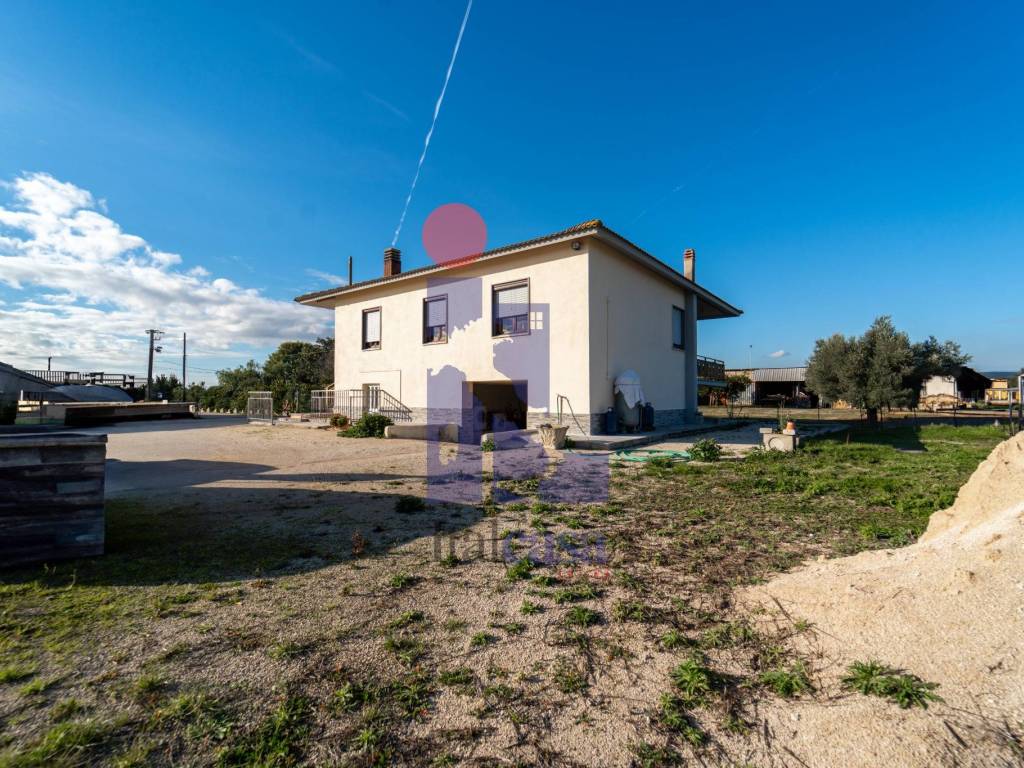 Villa a Cisterna di latina in Via Cicella, 5 - Foto 2