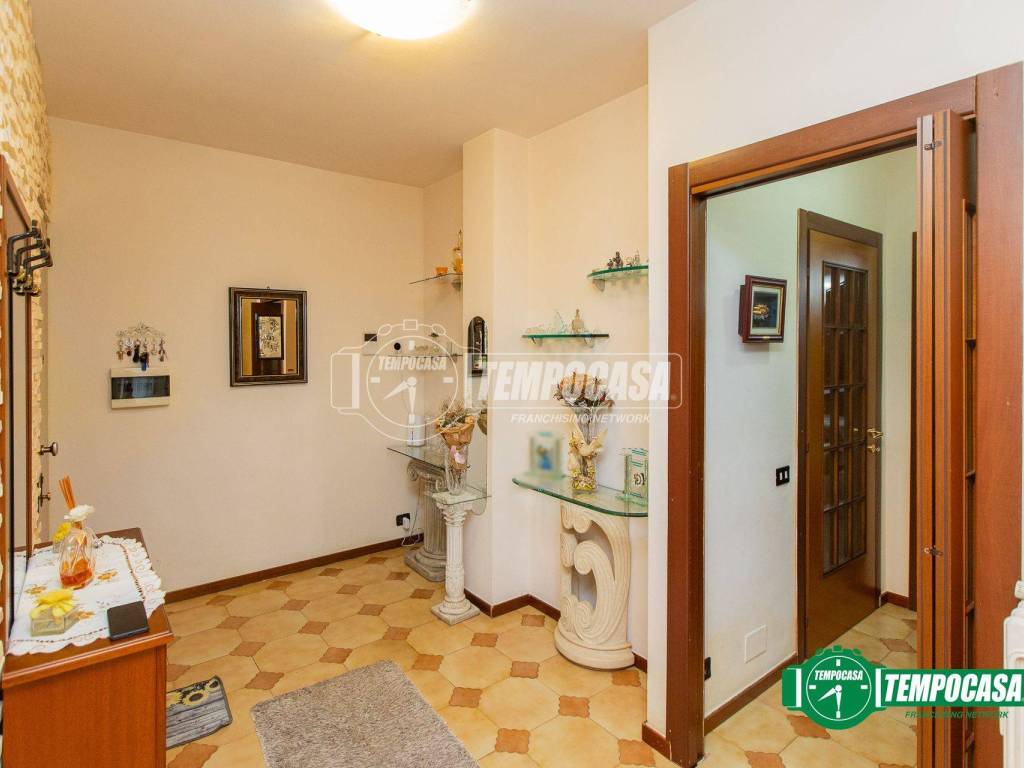Appartamento a Busto arsizio in Via Adua 11 - Foto 2