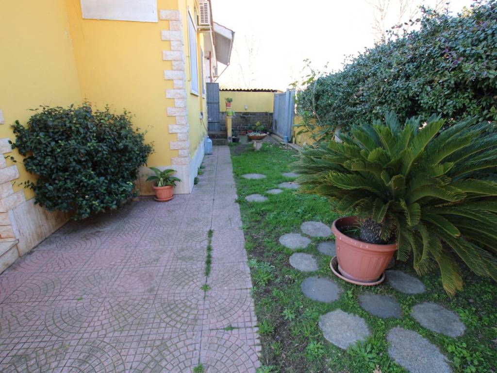 Villa a Fiumicino in Via Trincea delle Frasche, 249 - Foto 4