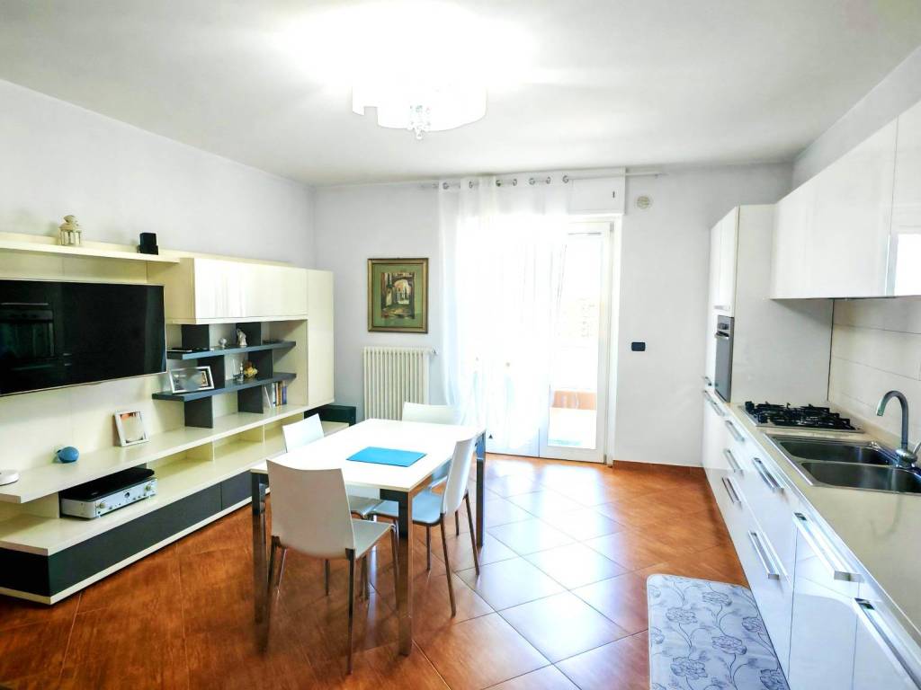 Appartamento a Bari in Via Francesco Eugenio Silvestri, 24 - Foto 2