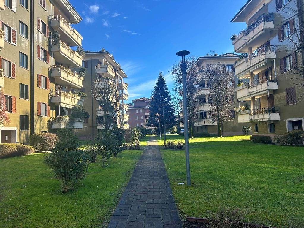 Appartamento a Buccinasco in Via degli Alpini - Foto 2