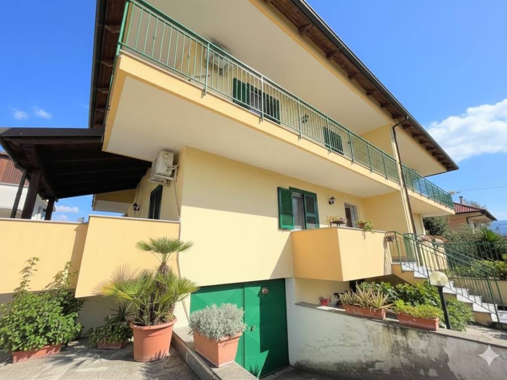 Villa a Giugliano in campania in Via Staffetta, 199 - Foto 2