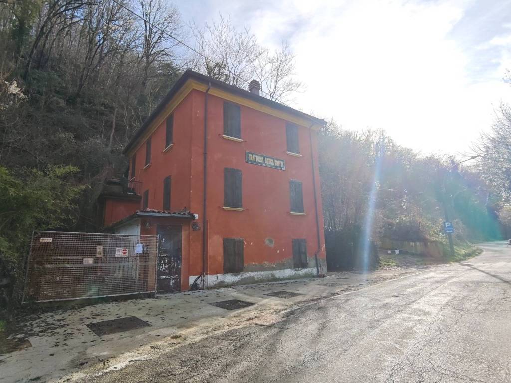 Palazzo / stabile a Bologna in Via di Roncrio, 25 - Foto 3