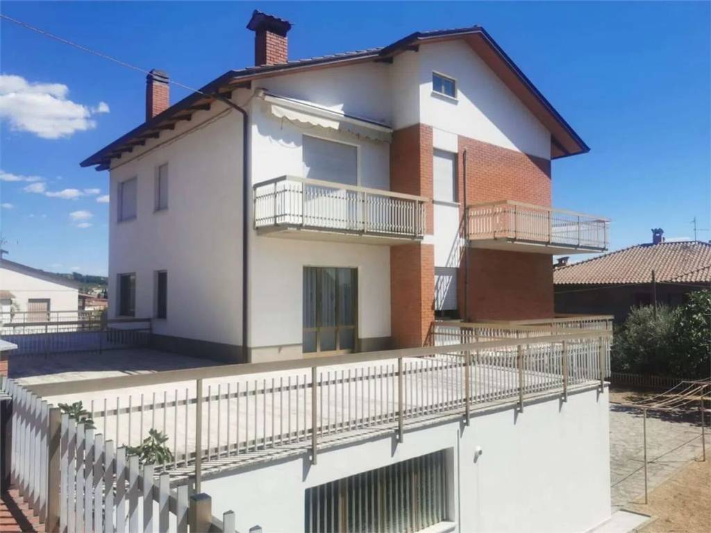 Villa a Passignano sul trasimeno in Via Enrico Fermi, 19 - Foto 2