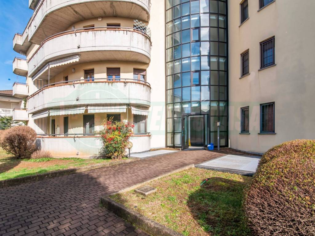 Appartamento a Tradate in Via Damiano Chiesa, 6 - Foto 2