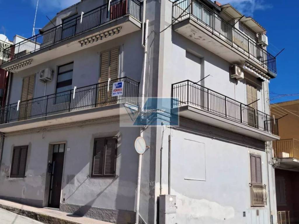 Appartamento a Priolo gargallo in PIAZZA GIACOMO LEOPARDI 12 PRIOLO GAR - Foto 2