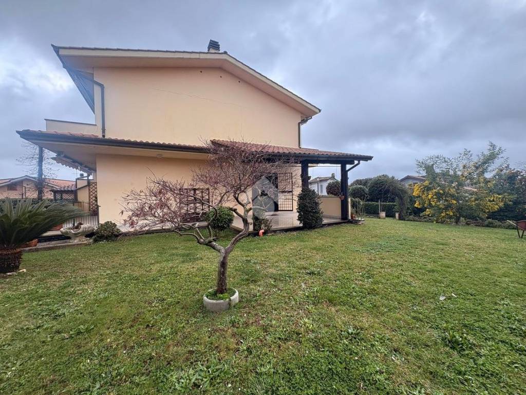 Villa a Lariano in Via Piave, 6 - Foto 2