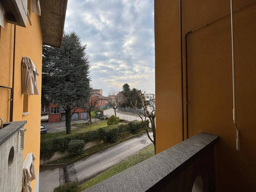 Appartamento a Carugo in Via A.Moro, 16 - Foto 2