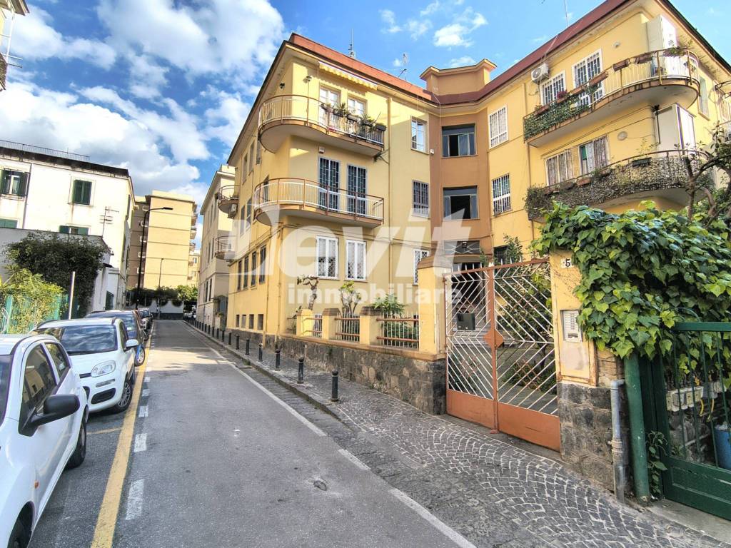 Appartamento a Portici in Viale Primo Camaggio - Foto 2