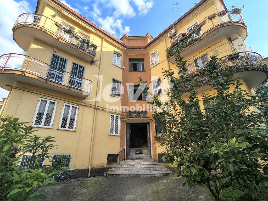 Appartamento a Portici in Viale Primo Camaggio - Foto 3