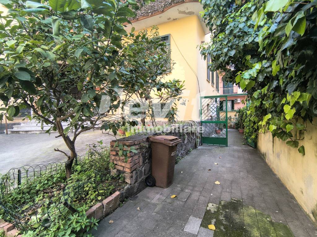 Appartamento a Portici in Viale Primo Camaggio - Foto 4
