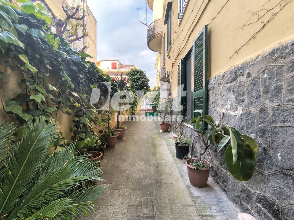 Appartamento a Portici in Viale Primo Camaggio - Foto 5