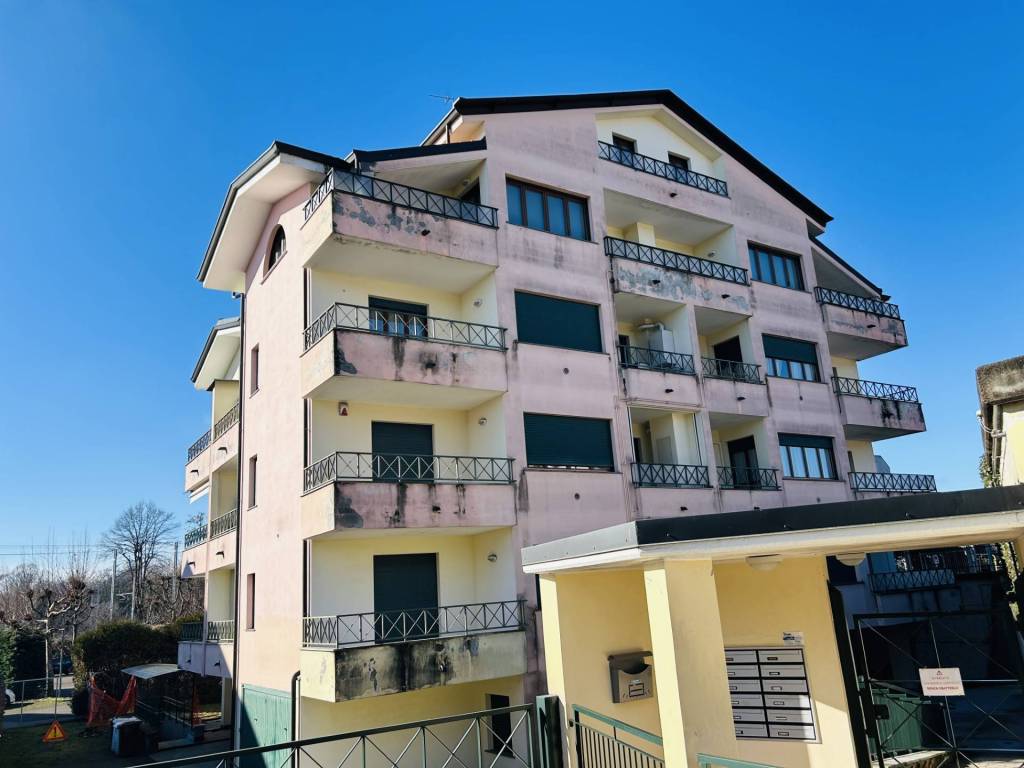 Appartamento a Gallarate in Via Monte Leone - Foto 2