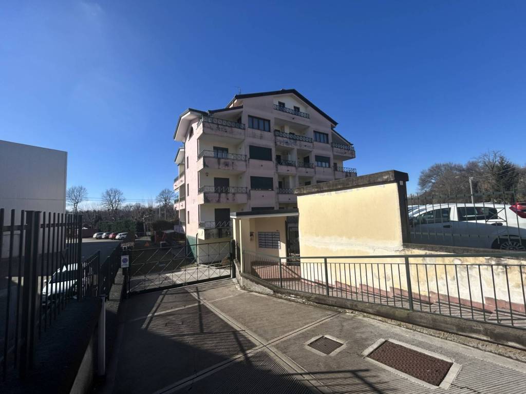Appartamento a Gallarate in Via Monte Leone - Foto 5