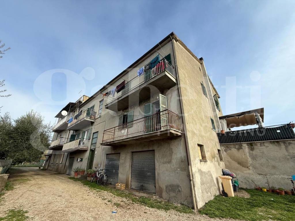 Palazzo / stabile a Civita castellana in VIA DELLA STAZIONE, 40/42 - Foto 2