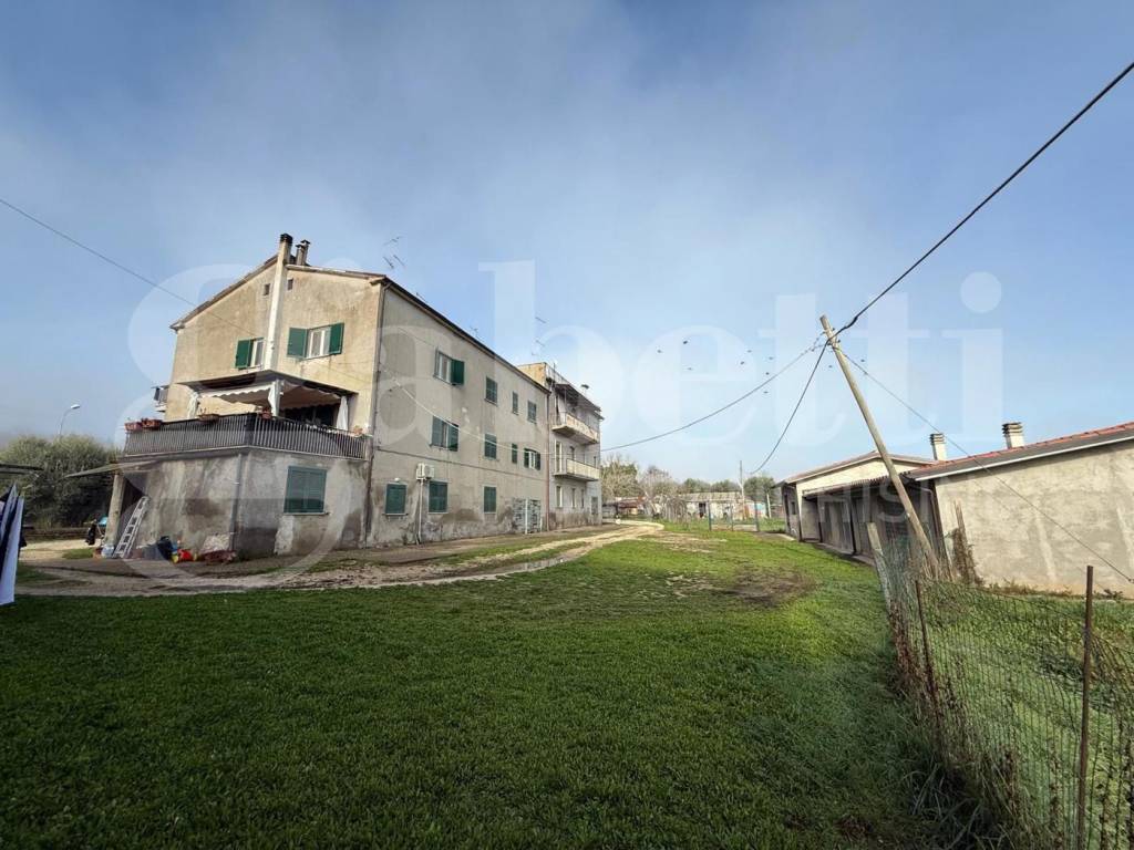 Palazzo / stabile a Civita castellana in VIA DELLA STAZIONE, 40/42 - Foto 3