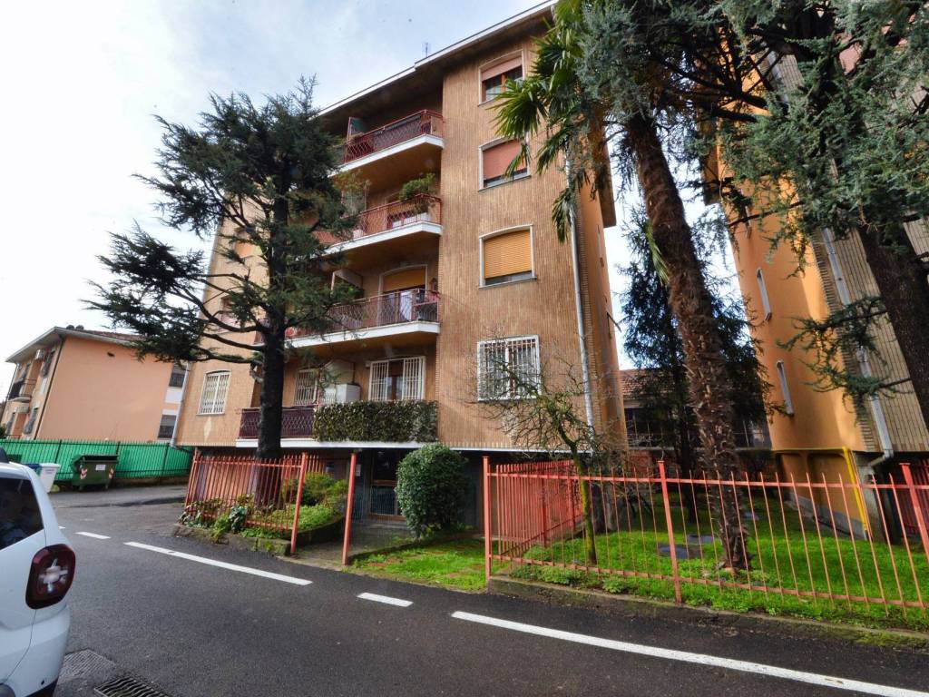 Appartamento a Garbagnate milanese in via Meroni, 28 - Foto 3