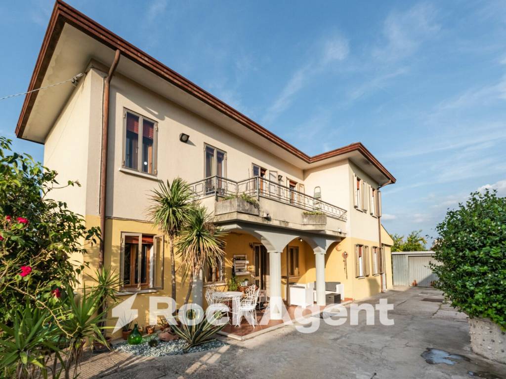 Villa a Abano terme in Via Montegrotto, 39 - Foto 3