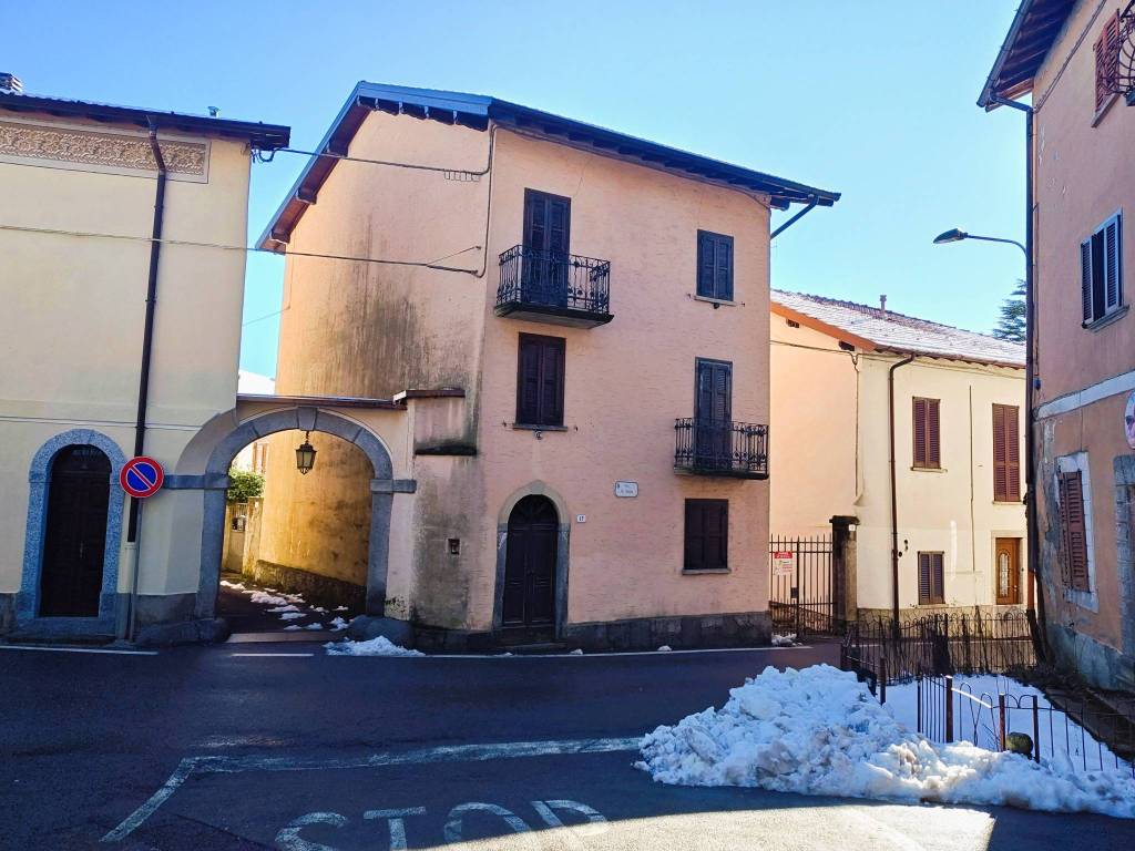 Casa indipendente a Alta valle intelvi in Via Alessandro Volta, 19 - Foto 2