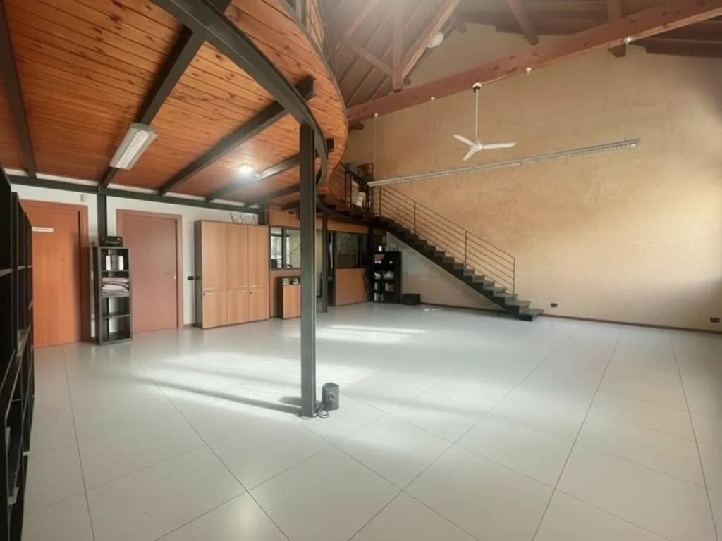 Loft / open space a Gallarate in Via Francesco Restelli, 1 - Foto 2