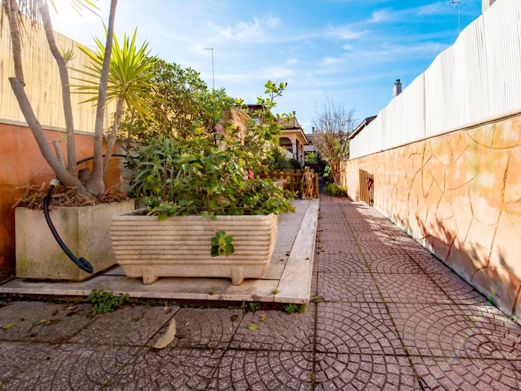 Villa a Ladispoli in Via Taranto - Foto 2