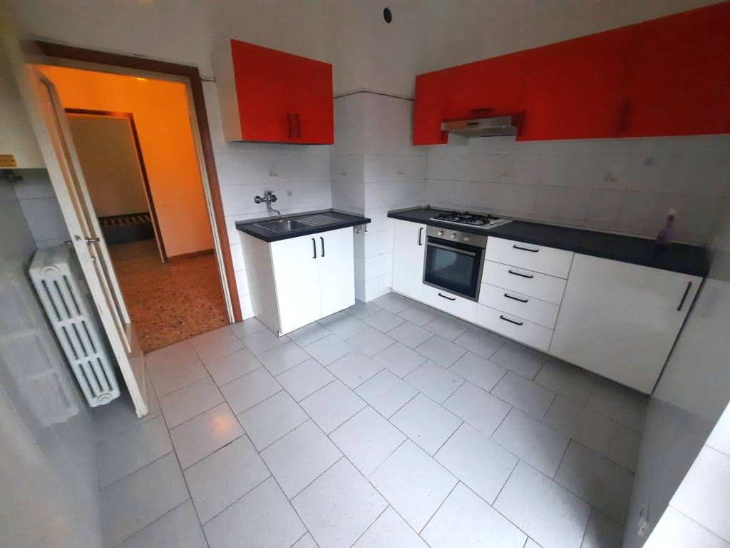 Appartamento a Castellanza in Via Giuseppe Giusti - Foto 2