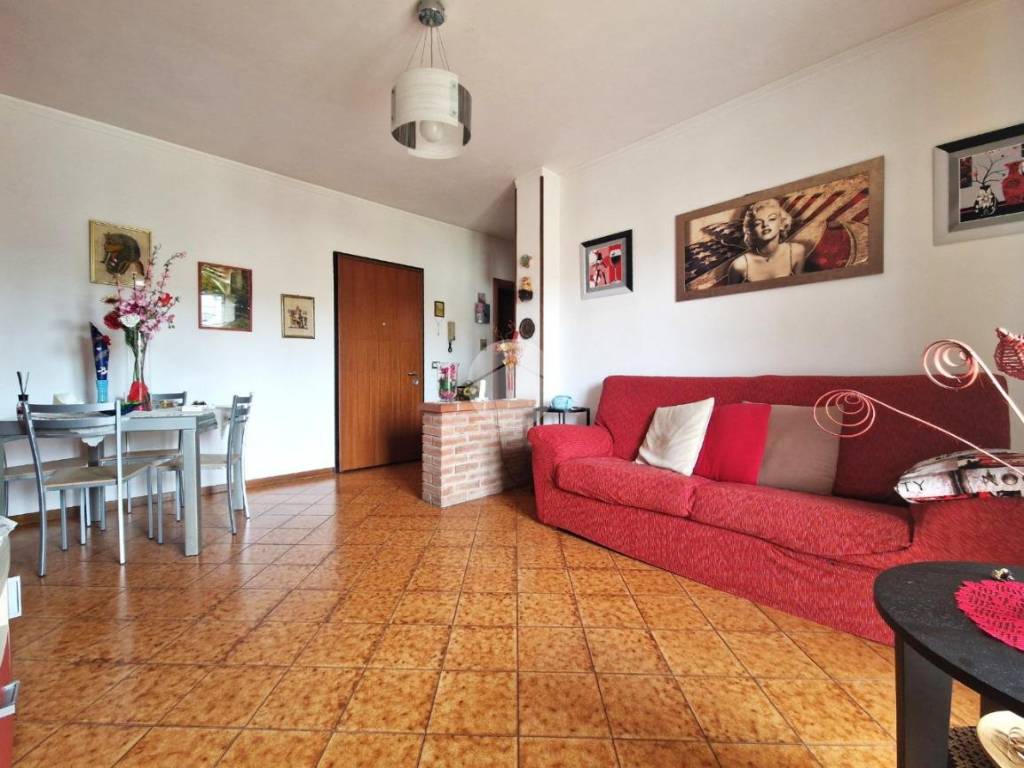 Appartamento a Bagnolo san vito in Via Madonnina, 33 - Foto 2