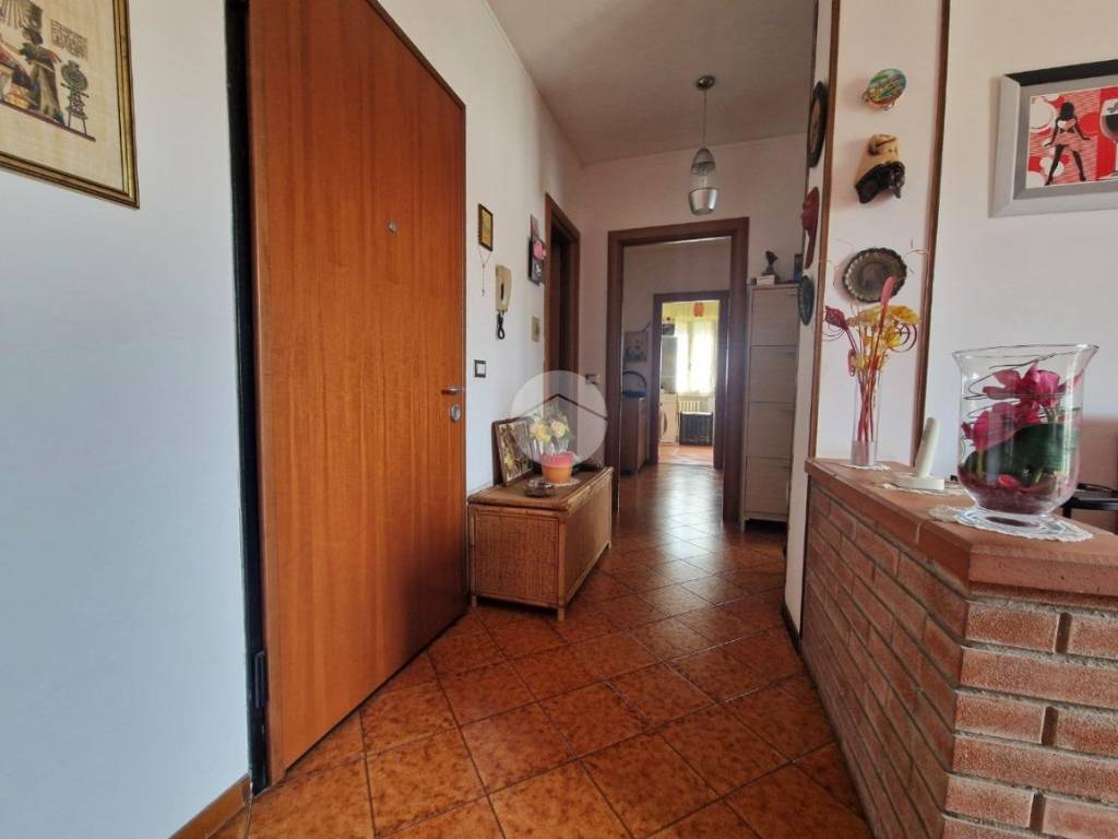 Appartamento a Bagnolo san vito in Via Madonnina, 33 - Foto 4