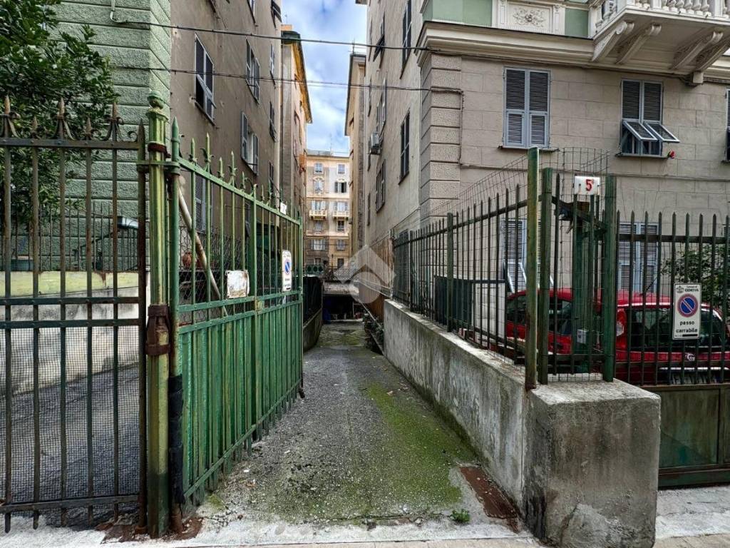 Box / garage a Genova in Via Dufour - Foto 3