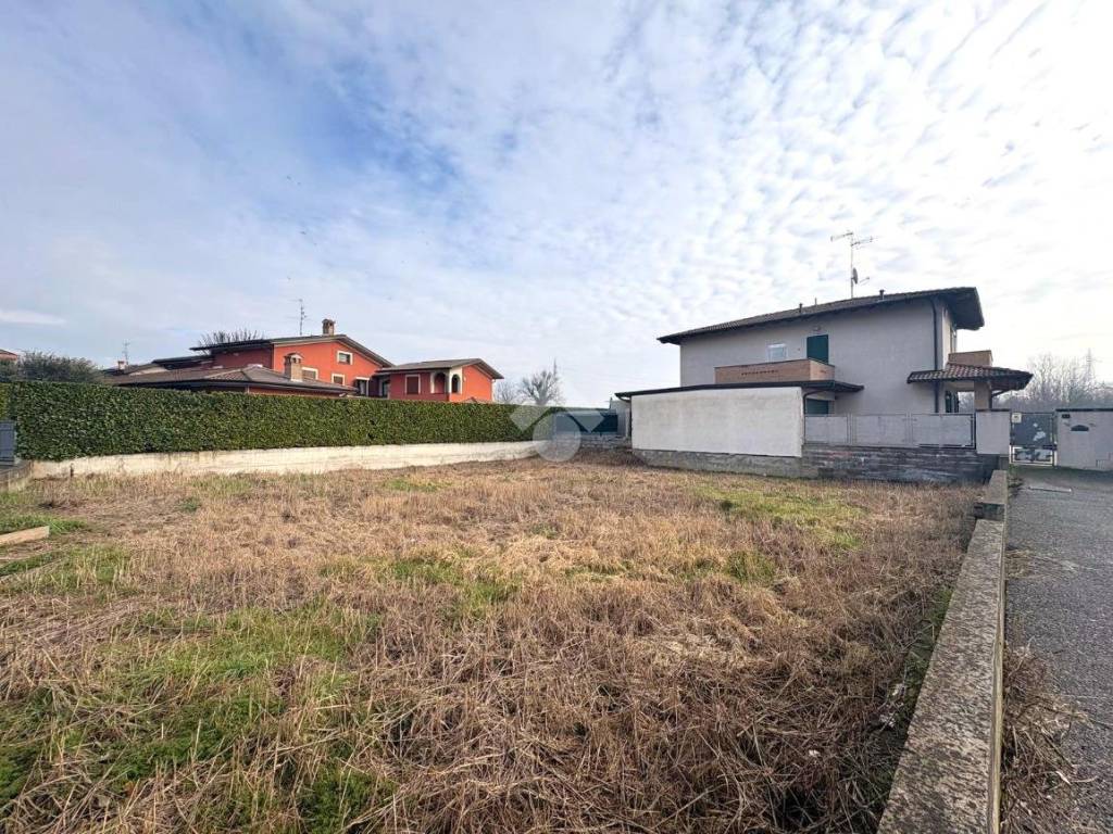 Terreno a Pandino in Via Deledda, 30 - Foto 2