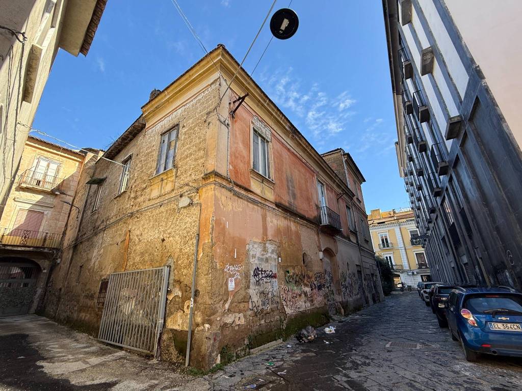 Casa indipendente a Caserta in Piazza Francesco Saverio Correra, 4 - Foto 3