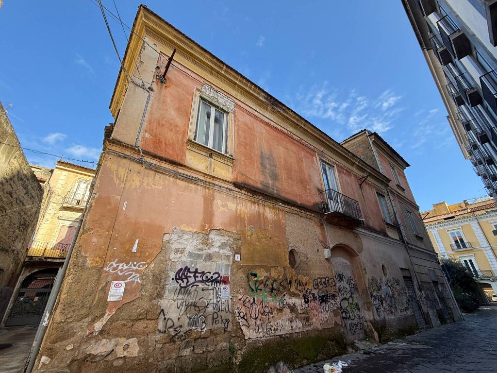 Casa indipendente a Caserta in Piazza Francesco Saverio Correra, 4 - Foto 4