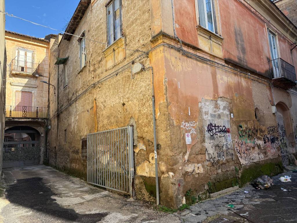Casa indipendente a Caserta in Piazza Francesco Saverio Correra, 4 - Foto 5