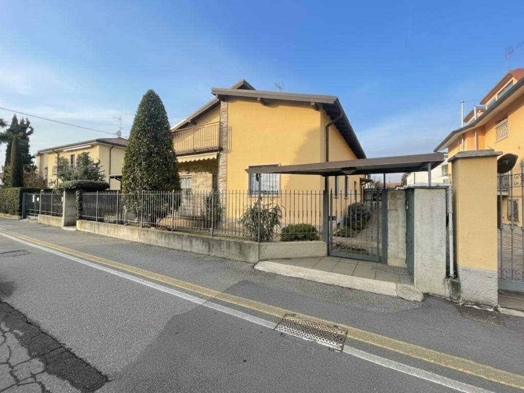 Villa a Stezzano in Via Armando Diaz, 1 - Foto 3